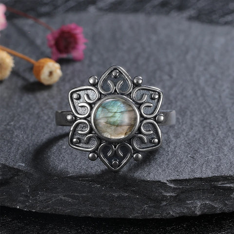 Handmade ring made of 925 sterling silver with labradorite