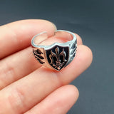 Herren-Signet-Ring aus Silber mit schwarzem Emblem und floralen De