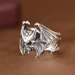 Skull Bat Ring aus Silber mit detaillierter Gravu