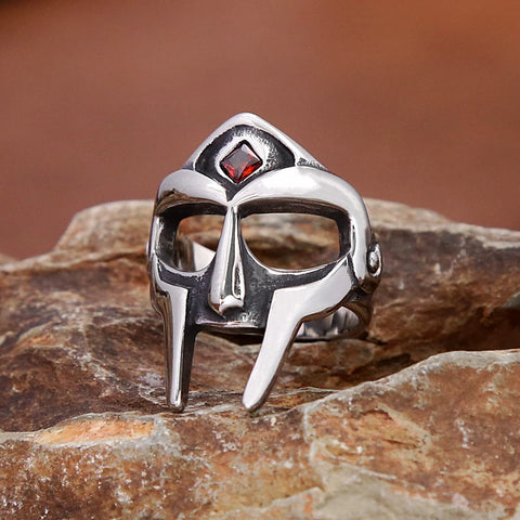 Gothic MF DOOM Maske Ring aus Edelstahl mit rotem Stein