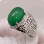 Herrenring aus 925er Silber mit grünem Jade-Edelstein und filigranem Design