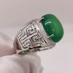 Herrenring aus 925er Silber mit grünem Jade-Edelstein und filigranem Design